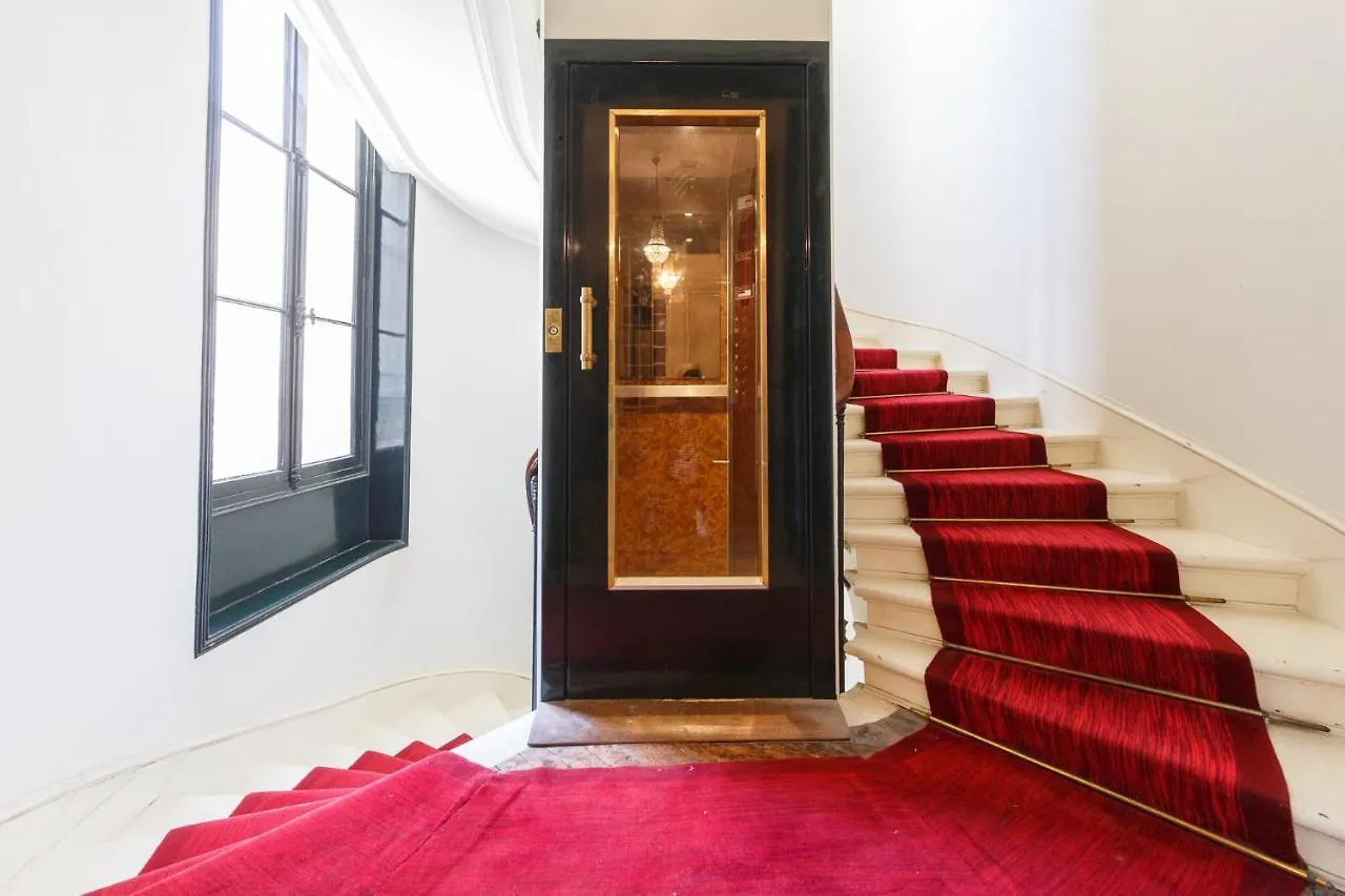 Maison De Lignieres - Guest House - Paris Quartier Champs-Elysees Bed & Breakfast