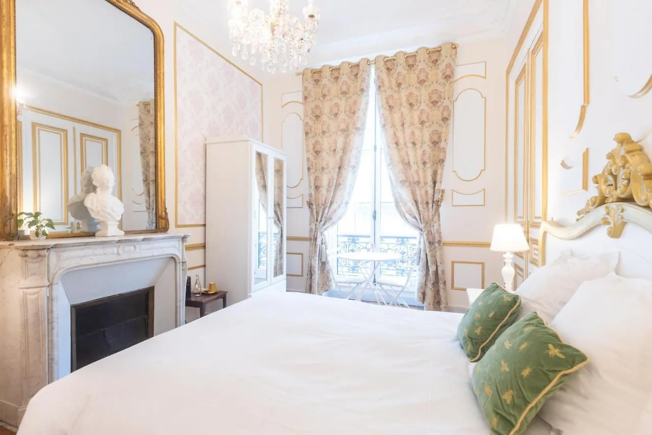 Bed & Breakfast Maison De Lignieres - Guest House - Paris Quartier Champs-Elysees