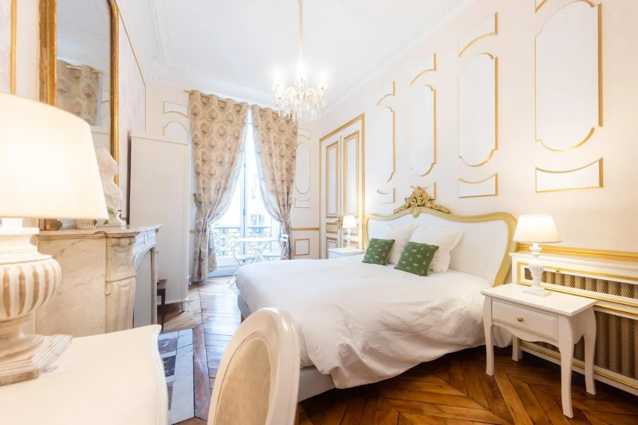 Maison De Lignieres - Guest House - Paris Quartier Champs-Elysees Bed & Breakfast